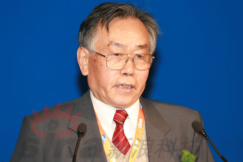 图为:主持人-中国通信协会副会长郝为民(5)