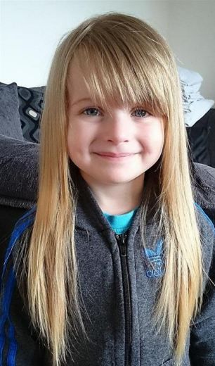英4岁女童剪下长发赠给患癌儿童造假发