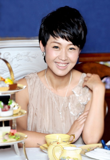 旅游卫视资深主持人杨旸图