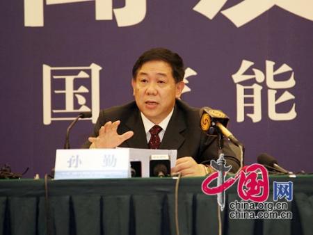 国家能源局副局长孙勤回答记者提问.胡迪 摄