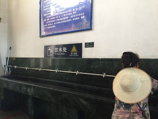 高铁站饮水处.图片来源:一财网
