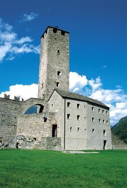 贝林佐纳的中世纪城堡