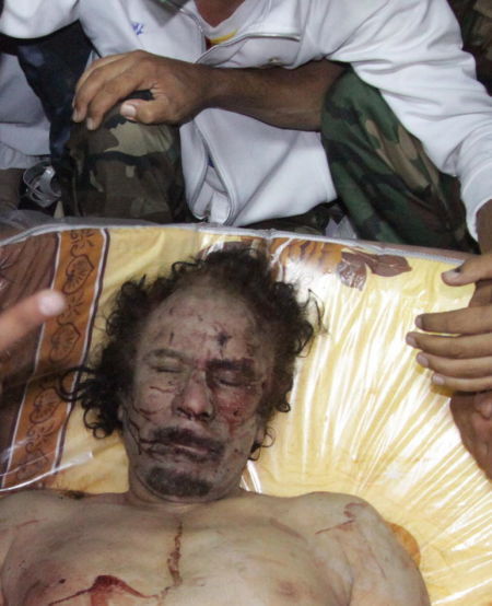 卡扎菲儿子死亡惨象图片
