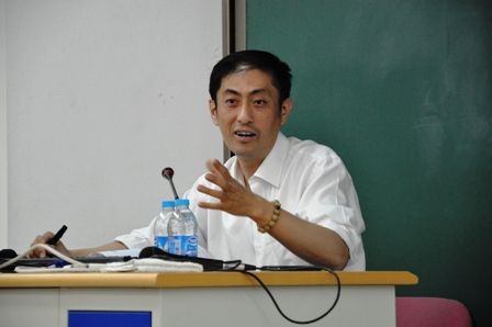 图为主讲人周德生先生