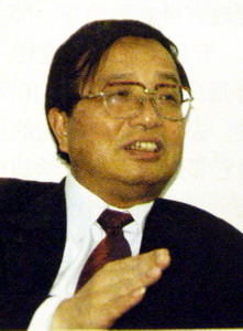 图为第九届,十届全国人大代表,中建三局原局长洪可柱教授.