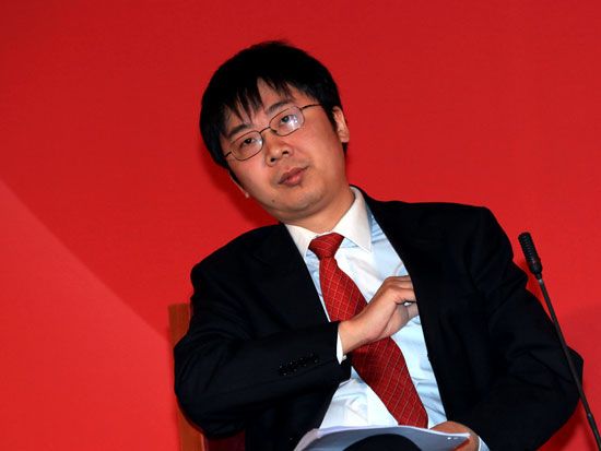 图文媒体见面会主持人财新传媒主编王烁