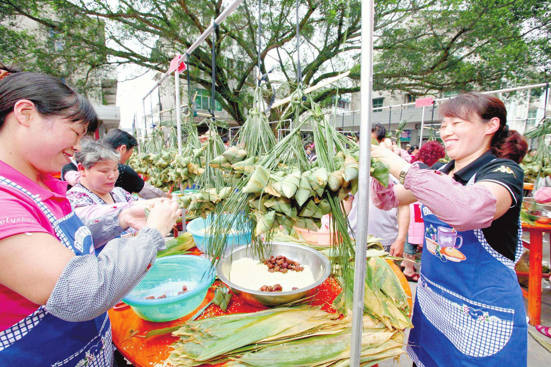 迎端午节包粽子比赛 1276358752_l7mOLg.jpg