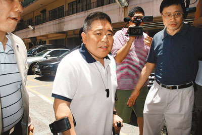 马廷强到医院探妻女,心情非常好