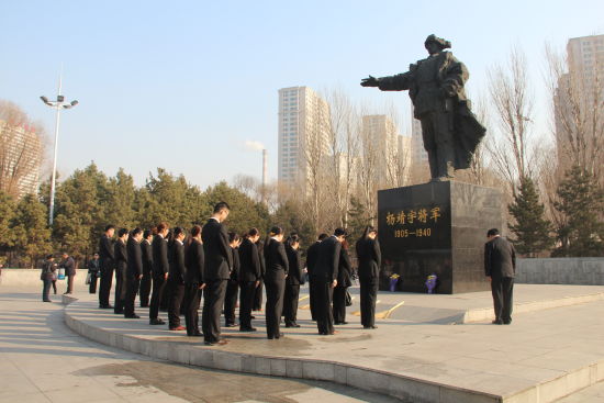 道外法院組織青年黨員,團員幹警到楊靖宇烈士紀念碑祭掃