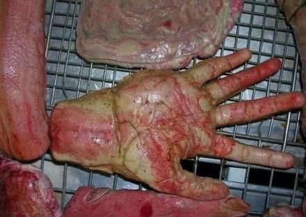 恐怖人体躯干面包店成景点