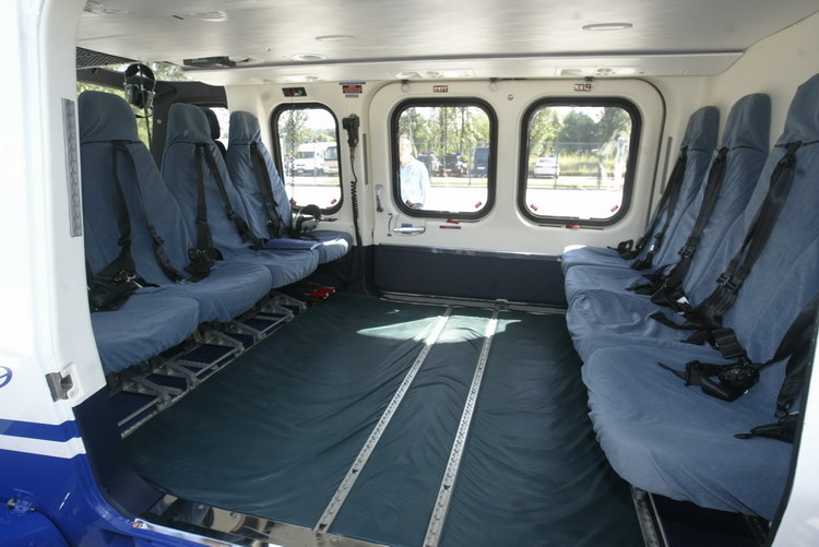 图文139型直升机内部的搭载人员的空间