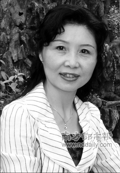 罗朗馥吴泓彭锻华宝安区教育局局长郑映通亲自为工作室揭牌.