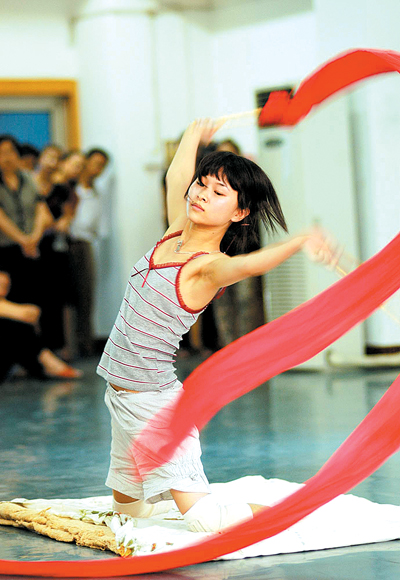 截肢女教师献舞世姐大赛