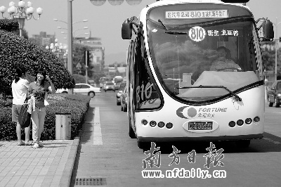 本报记者丁玎摄本报讯(记者/唐毅通讯员/彭罡邓少军)昨日上午,龙岗区