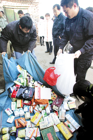 突查"过期药一条街"收缴中西药近百公斤(图)