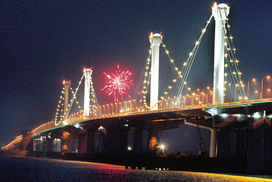 钱江帆影昨天傍晚,杭州江东大桥(钱江九桥)正式亮灯.