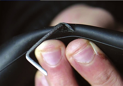 城铁站外"不倒钉"泛滥