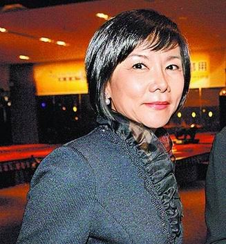 杜丽萍戴假发易容 助扁搬7.4亿