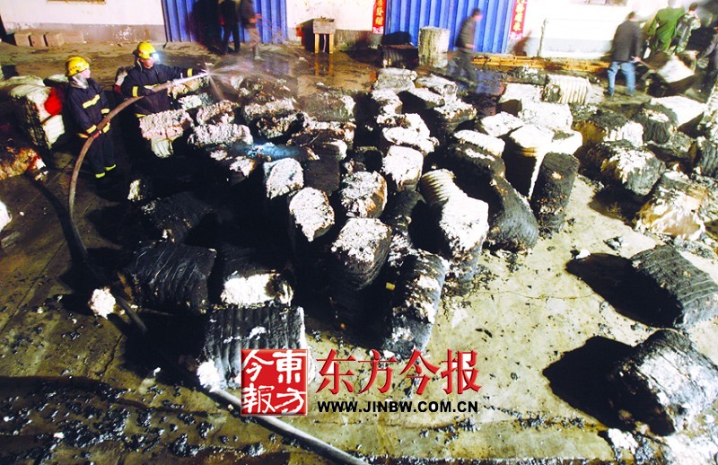 国内新闻 > 正文      今报郑州讯23日23时许,郑州市西四环向西1公里