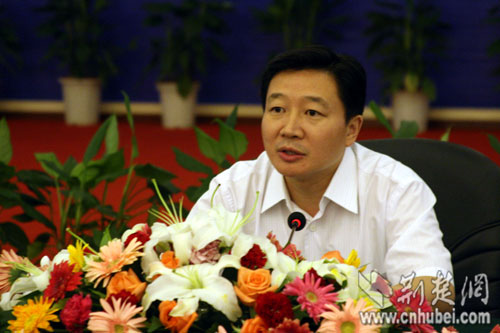 仙桃市委书记周霁