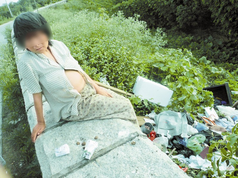 漳州:流浪女怀孕无人照料 遭遇法律空白 流浪,孕妇