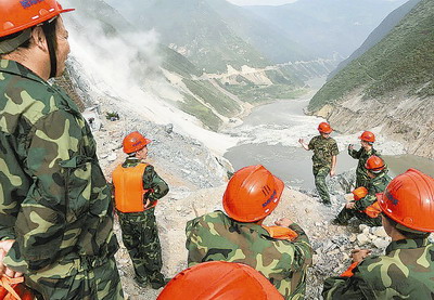 汉源发生山体崩塌形成堰塞湖