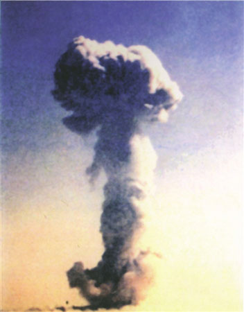 戈壁滩造原子弹图片