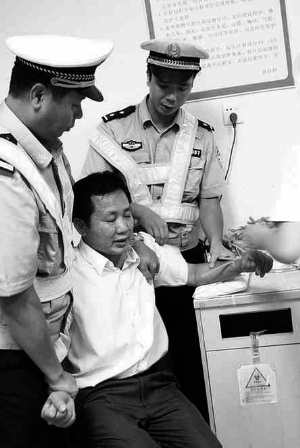 书记醉驾为何20小时才被拘