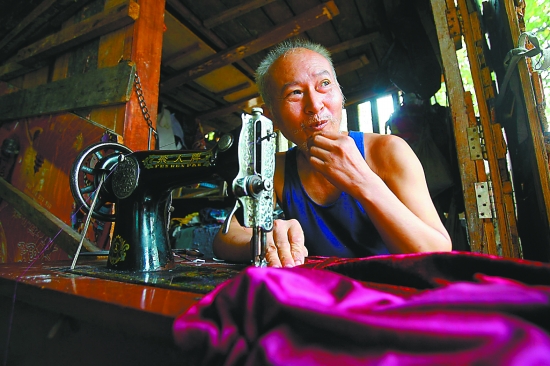 一家三代当裁缝见证60年来国人服装变迁