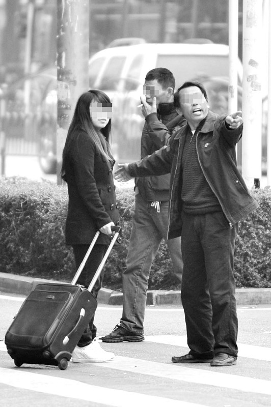 松柏车站 拉客仔车站门口狂"截客"当心四种"陷阱"