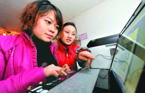 图为贵州贵阳网友在上网.新华社记者 杨 楹摄