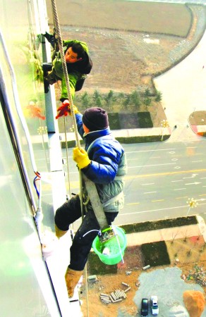 高空"蜘蛛人"_新闻中心_新浪网