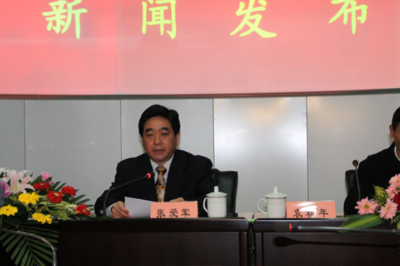 4月15日,扬州市委常委,常务副市长张爱军介绍本届"烟花三月"节的有关