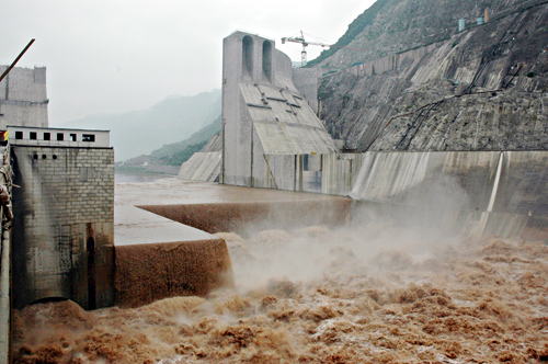 向家坝水电站导流缺口泄洪