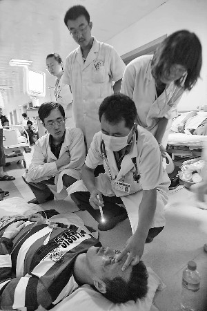 《客滚船一乘客掉入大海》追踪 家属急欲联系"万荣海"轮