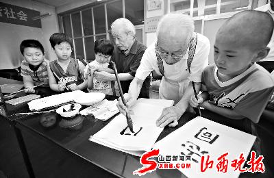 我跟爷爷学书法(图)