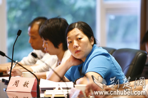 湖北新闻界带头抵制"三俗" 强调社会效益放首位