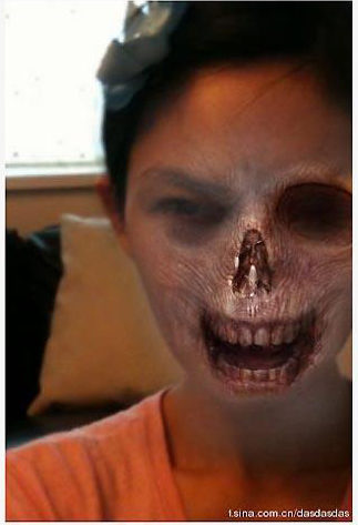 大s恶搞易容扮僵尸网友被吓得不敢睡觉图
