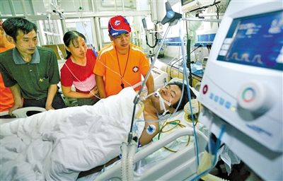 救起落水情侣的王洪又救人：九山河救起溺水少年