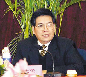 1994年任湖南省委常委,长沙市委书记.1999年调任云南省委常委,先