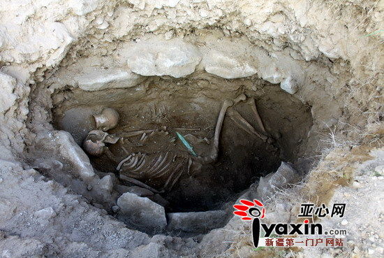 新疆和静县抢救发掘200件铜器填补新疆青铜时代考古空白