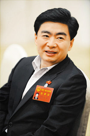 崔霞)省人大代表,省委常委,市委书记王荣今天下午在深圳代表团讨论时