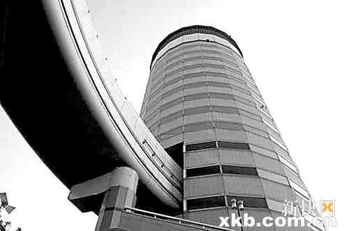 台北千警强拆钉子户引民怨 学生围堵市长官邸