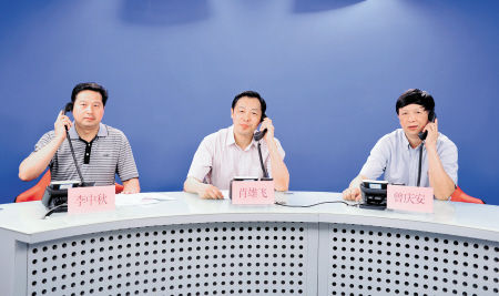 国内新闻 > 正文  肖雄飞:对小摊小贩,政府会加强正确引导,规范经营