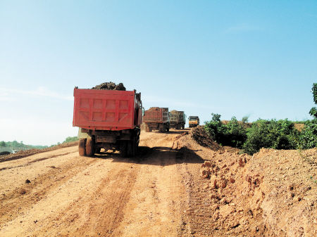 肆意填土水库山林 环境恶化居民心焦
