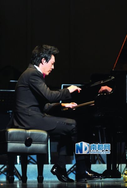 钢琴王子李云迪在穗"弹"响金钟