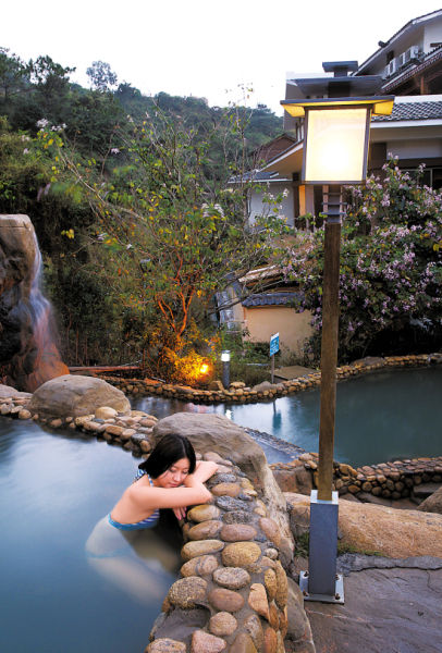 泡汤中享受冬日暖阳