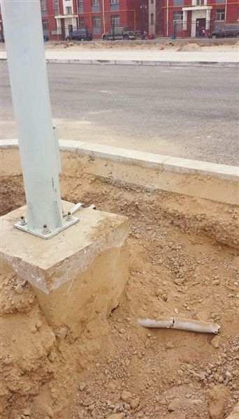 银佐路路灯放亮次日电缆就遭破坏