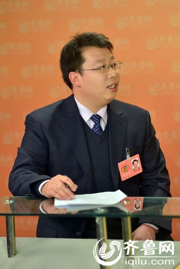 李聪格 摄)山东省人大代表,济宁市育才幼儿教育集团负责人温永明1月16