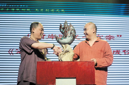 湖南铜官陶艺大师彭望球,台湾知名陶艺家翁国珍将铜官与莺歌两地的
